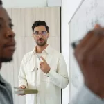 Mentoria ou cursos Como escolher o melhor caminho no lifelong learning